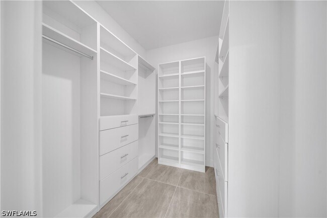 Building Photo - 1142 Dutchess St E