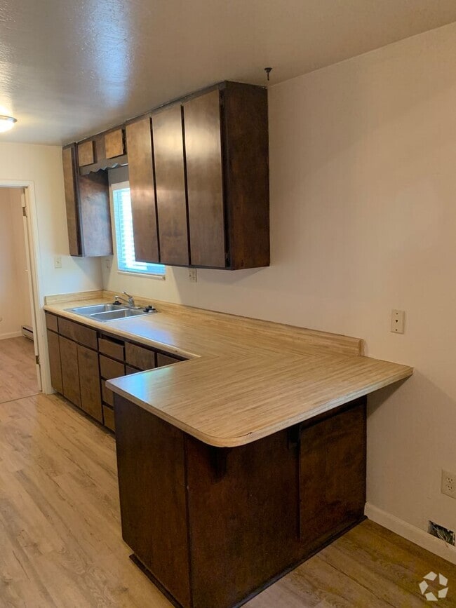 Building Photo - HALLOWEEN SPECIAL - 2 WEEKS FREE RENT!!