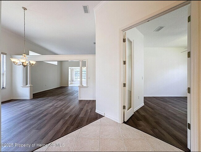 Building Photo - 9237 Penelope Dr