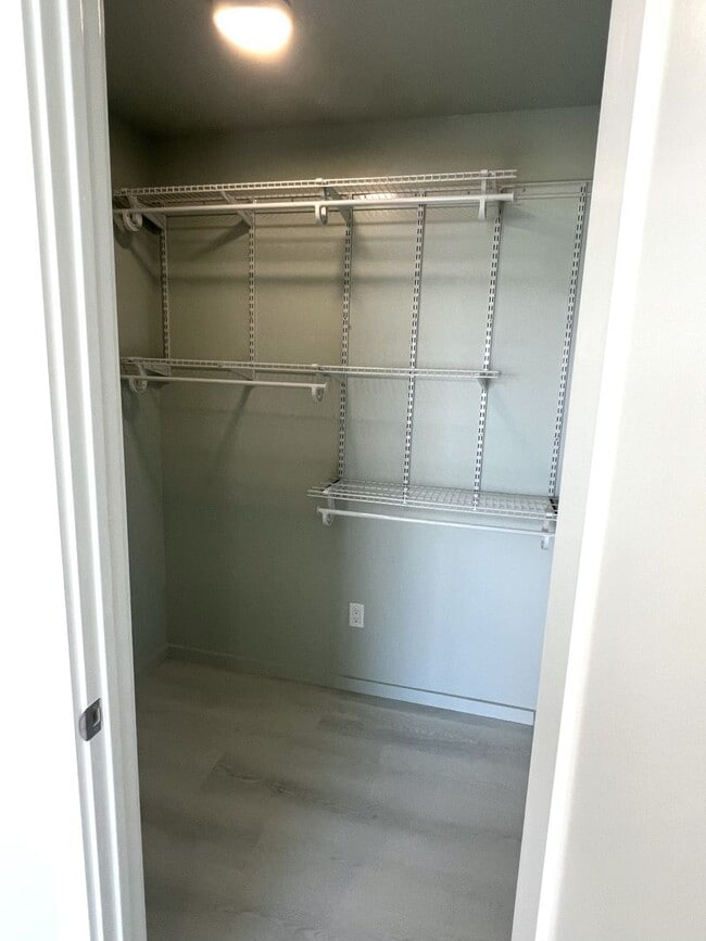 Building Photo - Koko Isle Circle - 4 bedroom, 3 bath townhome with carport