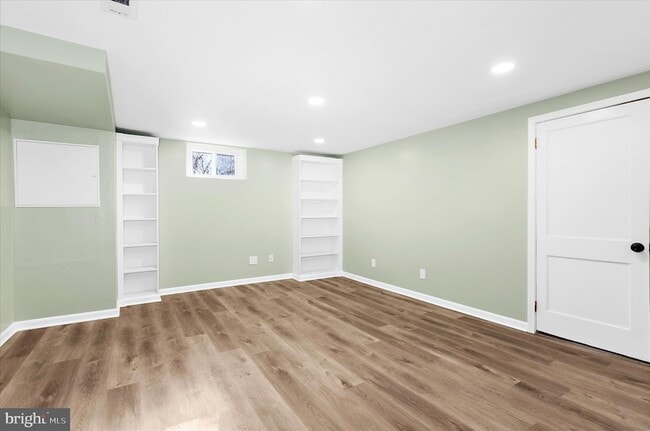 Building Photo - 312 Small Ct