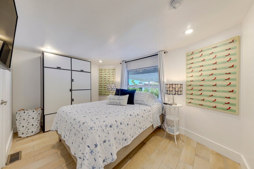 Building Photo - 398 Burton Dr