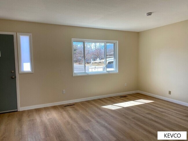 Building Photo - Sprawling Four Bedroom Home