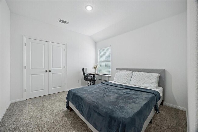 Building Photo - 209 Crimson Rose Ct