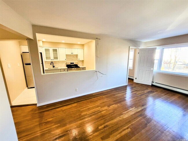 Building Photo - 91-14 95th Ave