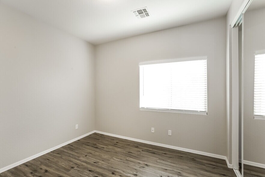 Building Photo - 5418 W Pollack St