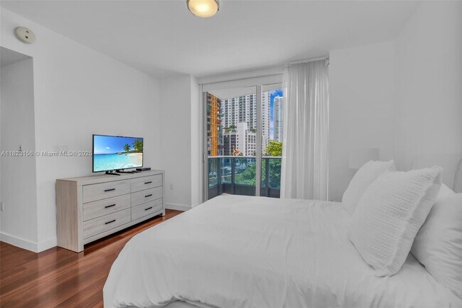 Building Photo - 200 Biscayne Blvd Way