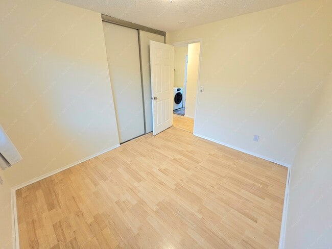 Building Photo - 7323 SE Rural St