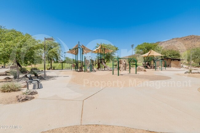 Building Photo - 5420 W Desert Hollow Dr