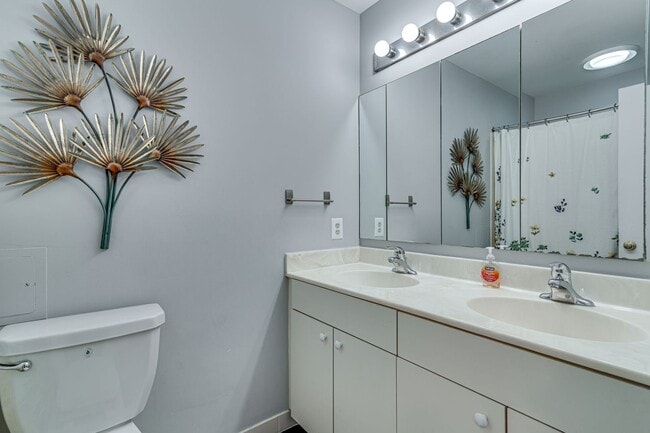Building Photo - Spacious 4-bedroom home in West Springfield!