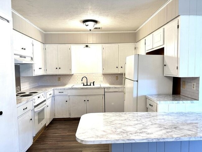 Building Photo - 2729 Mccarley Dr