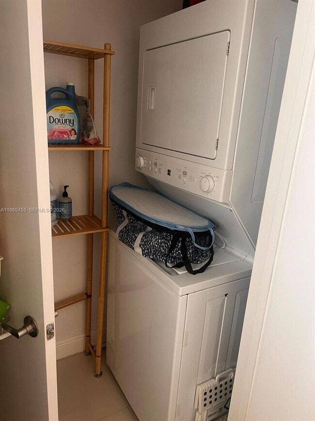 Building Photo - 475 Brickell Ave