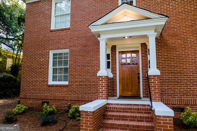 Building Photo - 111 E Screven St