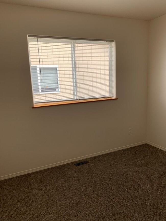 Building Photo - 3 Bdrm 1.5 Ba | Muldoon & Tudor area | AVA...