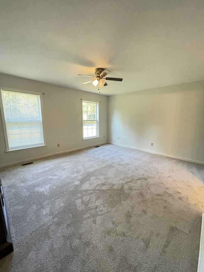 Building Photo - 10197 Madison Dr