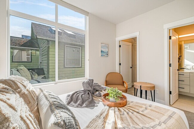 Building Photo - 1600 S Washington St