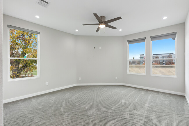 Building Photo - 2724 Hondo Ave