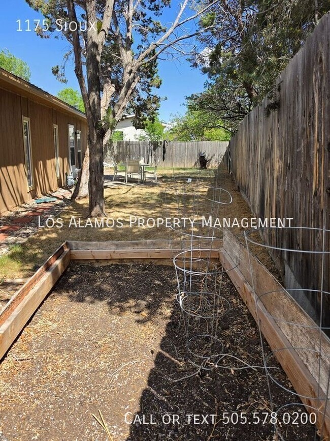 Building Photo - 1175 Sioux-