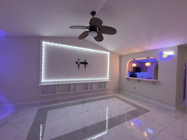 Building Photo - 4209 SW Santa Barbara Pl