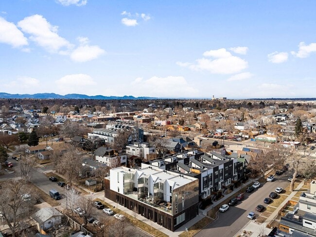 Building Photo - Modern 3BD, 4BA LoHi Townhome with Large Balcony and 2-Car Garage