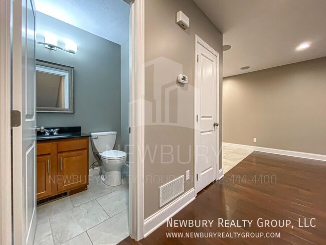 Building Photo - 2 Bedroom, 2.5 Bath Townhome - Discover th...