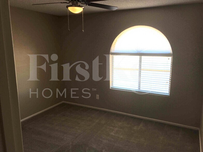 Building Photo - 4507 W Aster Dr