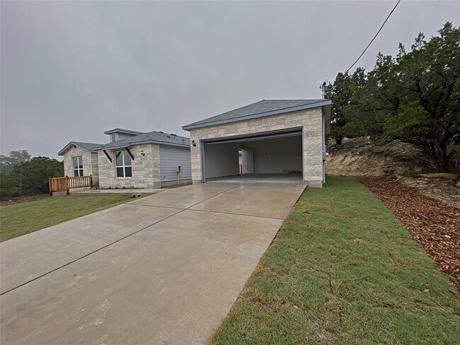 Building Photo - 20915 Oak Dale Dr