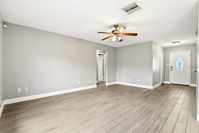 Building Photo - 2701 Carlisle Ave