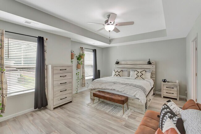 Building Photo - Large open floor plan in Spring Grove Plan...