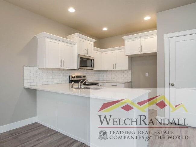 Building Photo - Beautiful 3 Bed 2.5 Bath Townhome in West ...