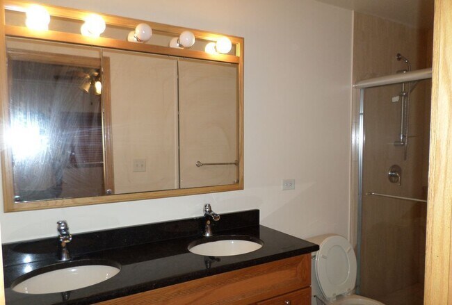 Building Photo - 183 E River Rd