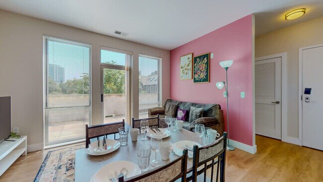 Building Photo - 573 Bedford St