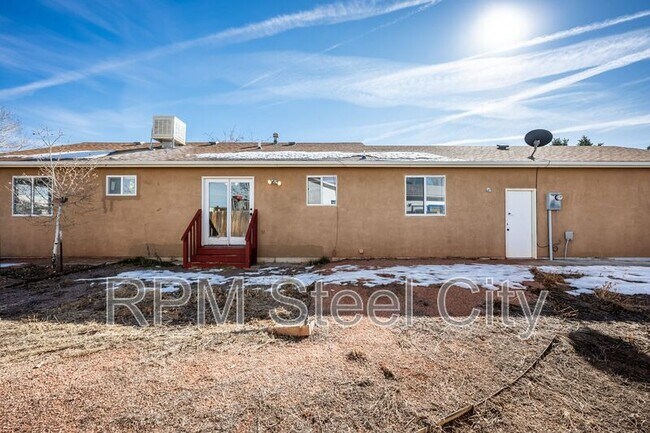 Building Photo - 4645 Ridge Dr