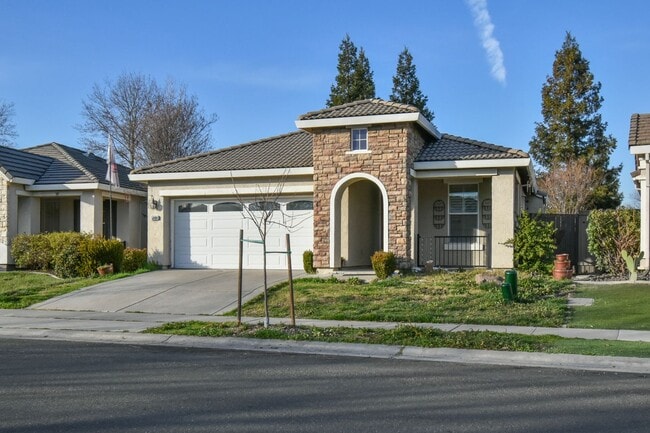 Building Photo - Beautiful Single Story Home available in R...