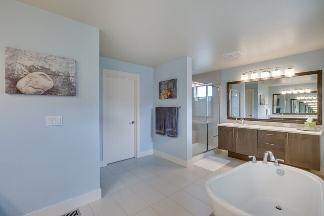 Building Photo - Beutiful 5 bedroom home on Wisti Lane!