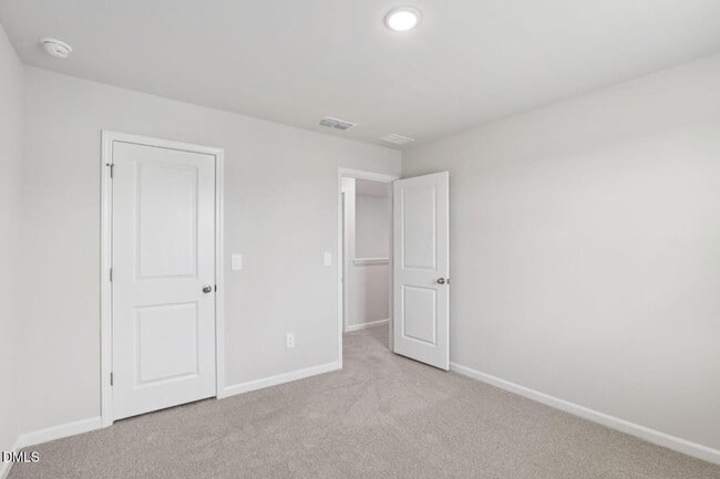 Building Photo - 693 White Birch Ln