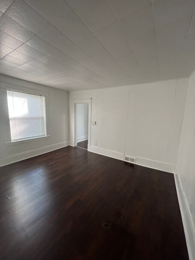 Building Photo - 229 S 8th St