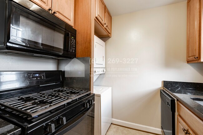 Building Photo - 2614 Kent Village Dr