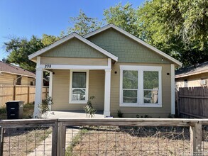 Building Photo - 208 Logan-