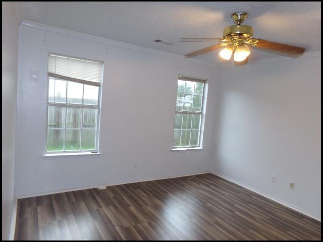 Building Photo - 2301 Lakeshore Dr