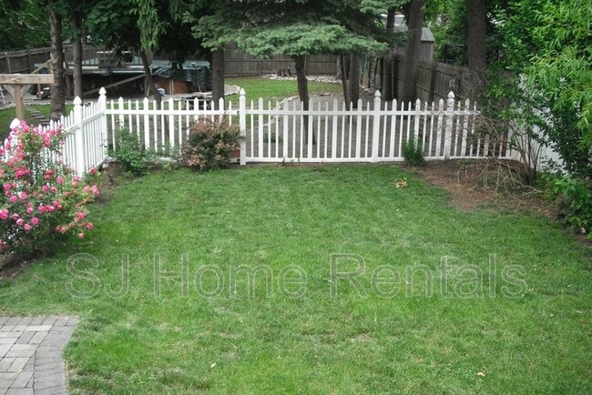 Building Photo - 302 Delaware Ave