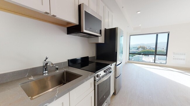 Interior Photo - 345 6th