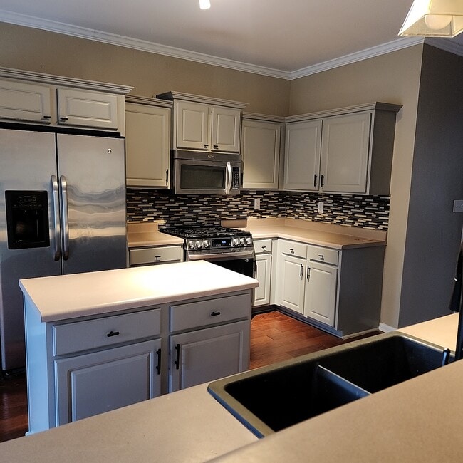 Building Photo - 807 Andora Way SW