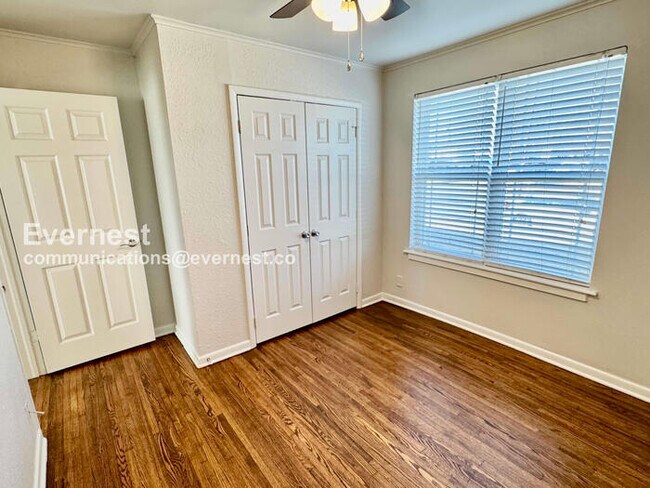 Building Photo - PROMO: Get HALF month’s rent free when you sign the lease TODAY! / 3 Bed, 1 Bath Home with Fenced...