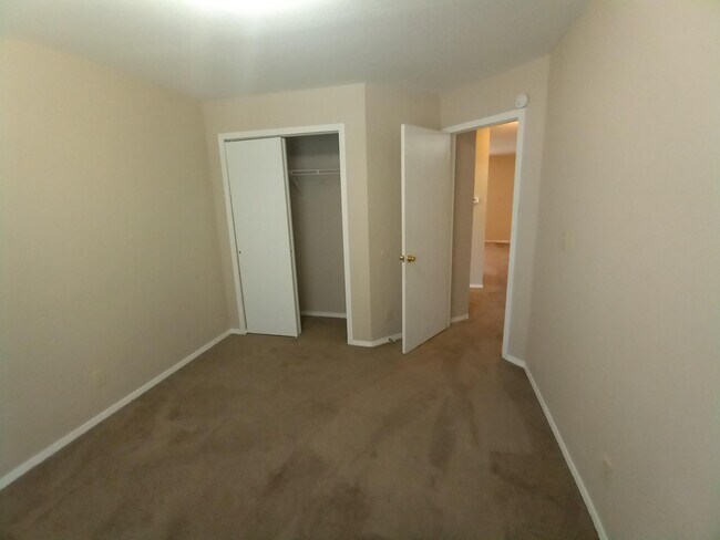 Building Photo - 950 Monterey Way