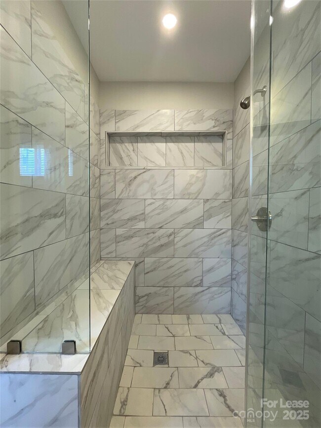 Building Photo - 1607 Russell Ave