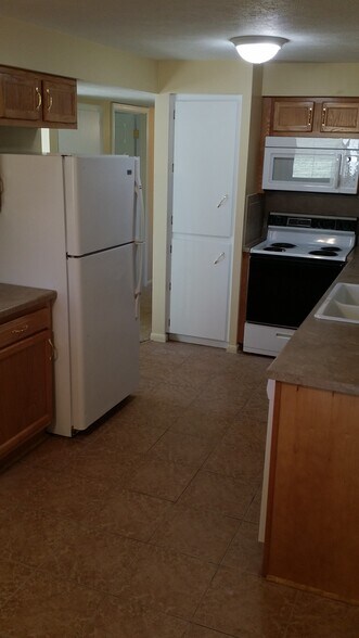 Building Photo - 4810 Orchard Ave