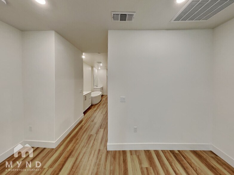 Building Photo - 4080 Linden St
