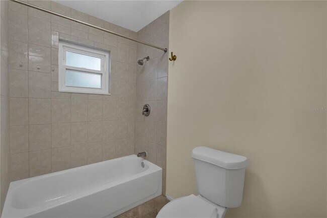 Building Photo - 10444 Kingbrook Ln