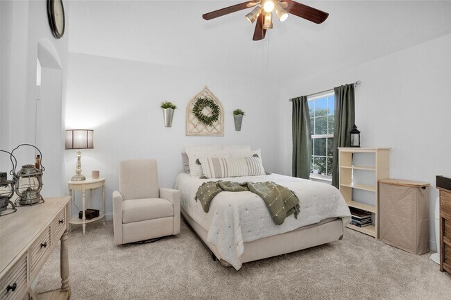 Building Photo - 3006 E Lake Falls Cir